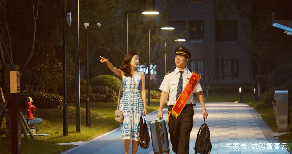 夜幕下的守护者 融创物业“夜晚伴行”服务温暖业主归家路